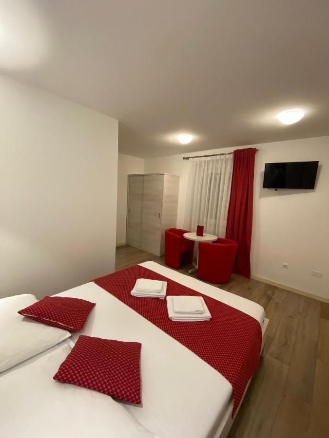 B&B-Ld Bed & Breakfast Pola