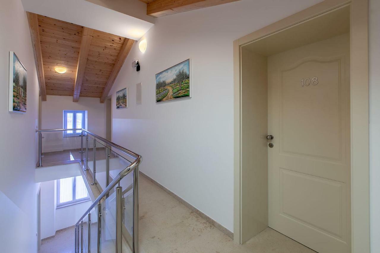 B&B-Ld Pola